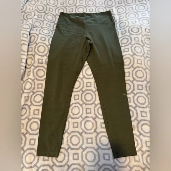 PINK Victoria's Secret Olive Leggings brand new - Picture 2 of 4